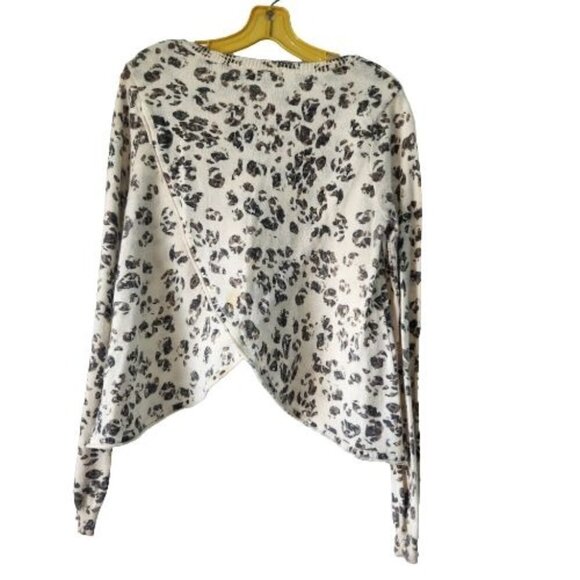 DV Dolce Vita Animal Print Alpaca Fleece Crisscross Cropped Sweater Size L - Picture 2 of 6